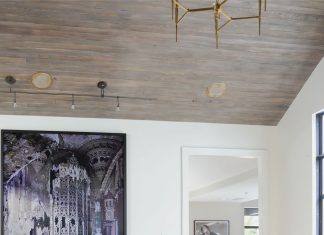 This 1940s ranch house makes it look easy to compose perfectly edited spaces