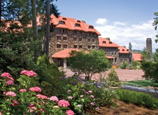 Spotlight: The Grove Park Inn Grove Park Inn courtyard