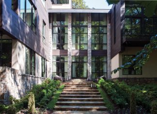Natural Wonder: Step inside a creekside, glass-walled abode in Buckhead’s Tuxedo Park Buckhead Tuxedo Park house