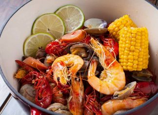 Prepare to get messy with Kajun Crab’s Vietnamese-Cajun crawfish boils Kajun Crab crawfish boil Buford Highway