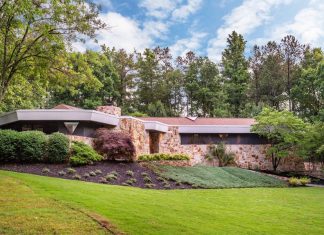 House Envy: This modern masterpiece was designed by Georgia architect Robert Green, one of Frank Lloyd Wright’s last apprentices