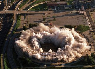 Flashback: The implosion of Atlanta–Fulton County Stadium