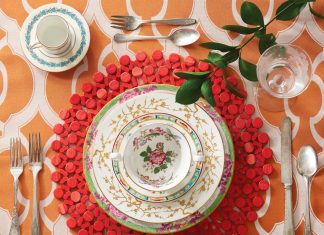 Four pros share their perfect place setting and tips for creating your own Table sets