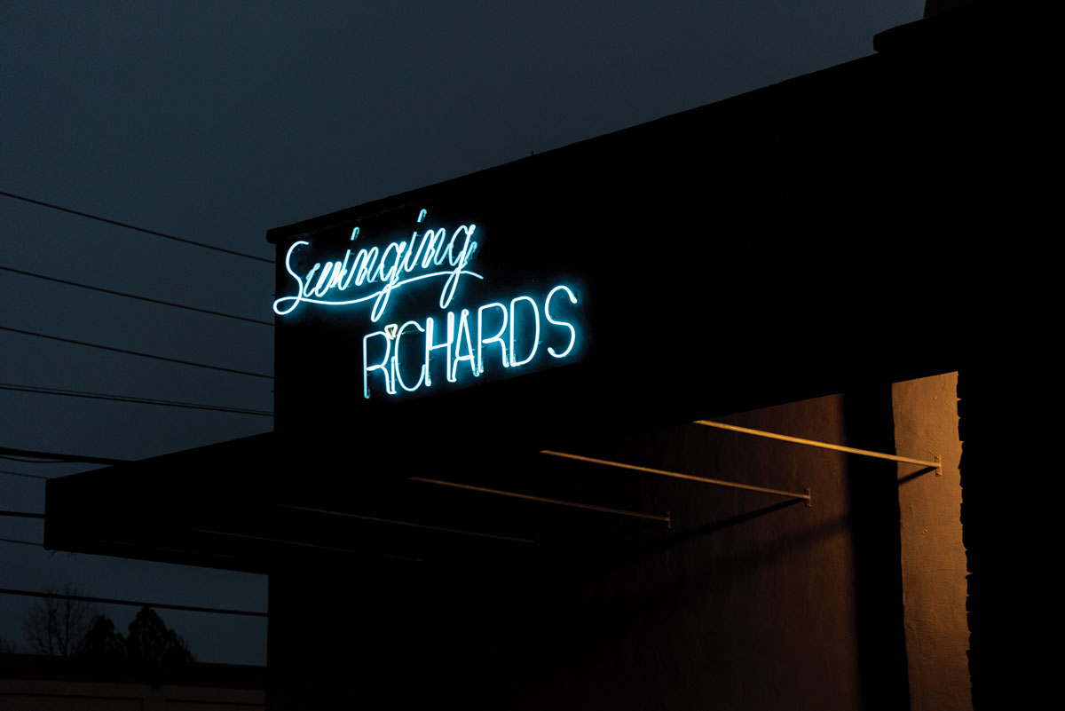 Swinging Richards closes