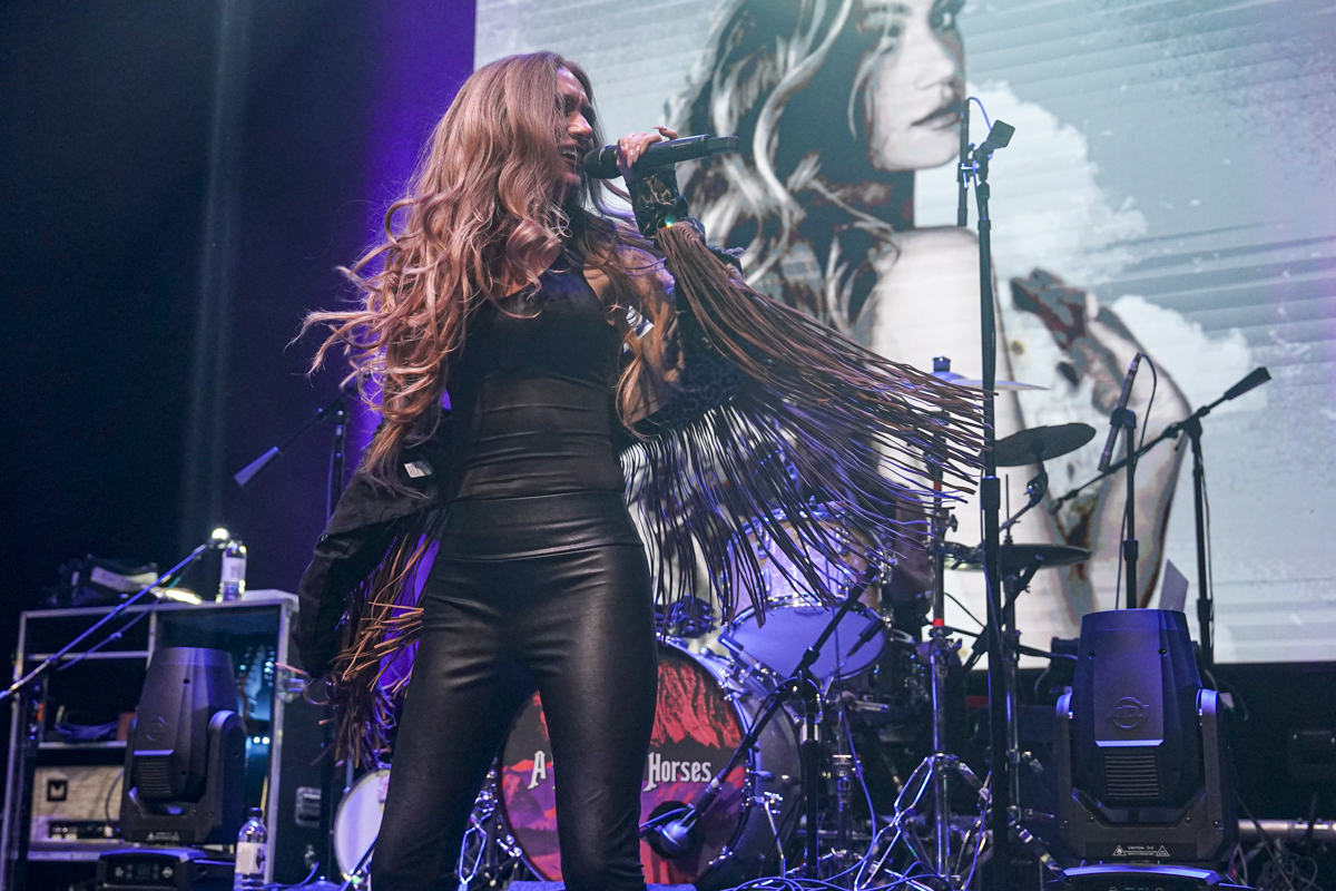 Photos: Mary Kutter performs at Madlife Stage and Studios