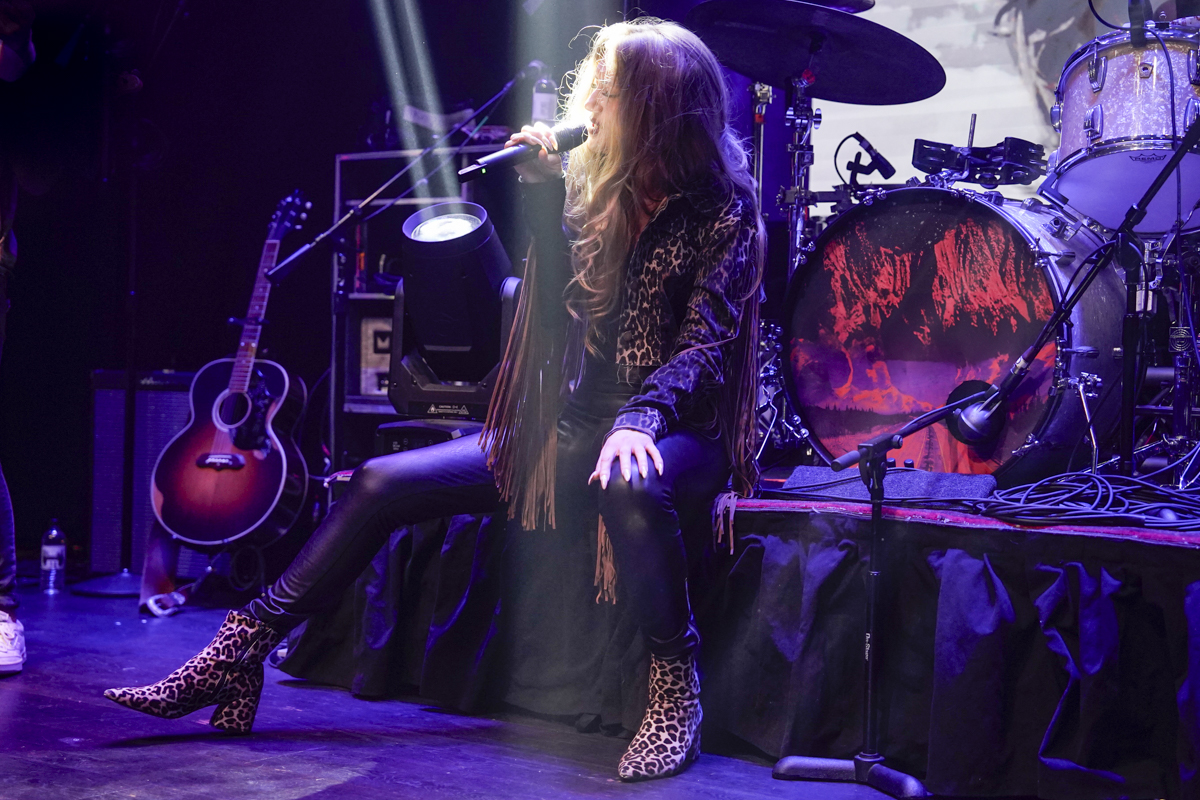 Photos: Mary Kutter performs at Madlife Stage and Studios