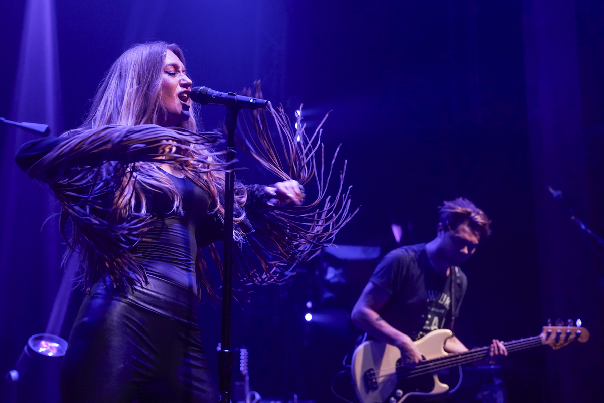 Photos: Mary Kutter performs at Madlife Stage and Studios