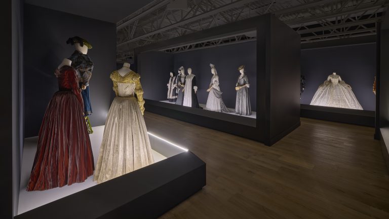In new SCAD FASH exhibit, Oscar-winning costume designer Sandy Powell’s work comes alive off-screen