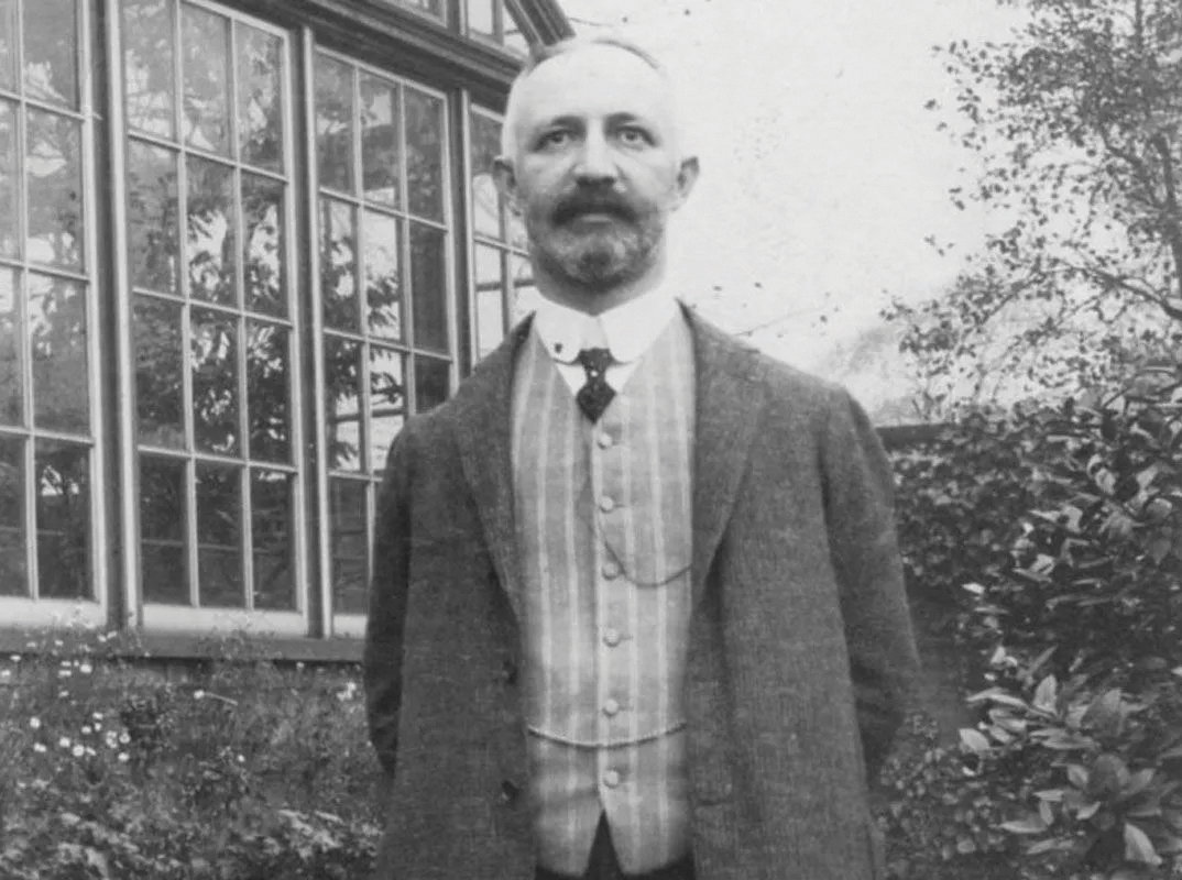 A black and white photo of perfumer Adolphe Saalfeld