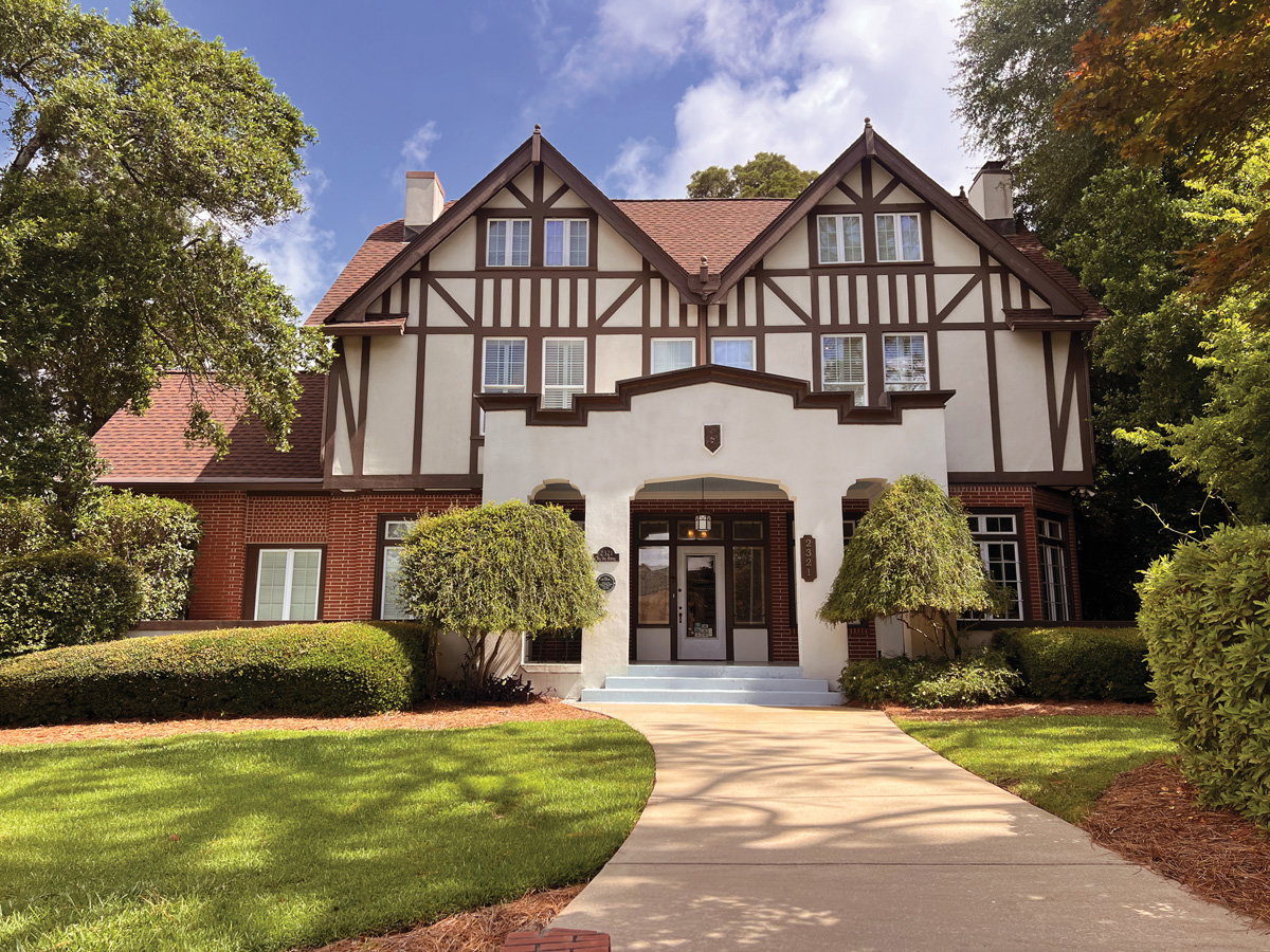 the outside of the Allman Brothers Museum