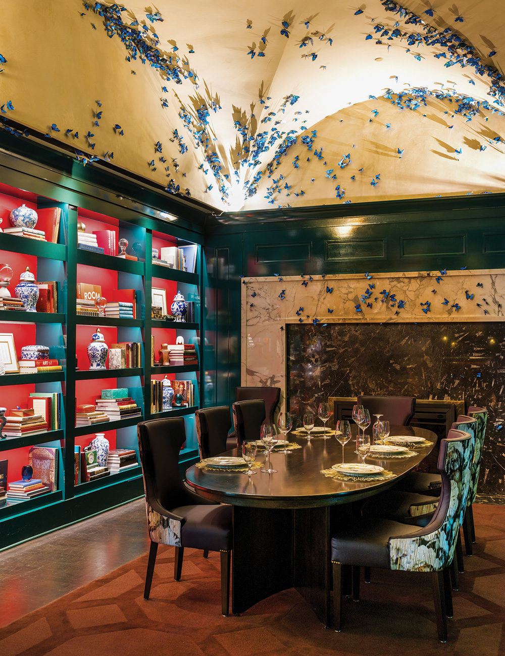 dining room inside Atlas