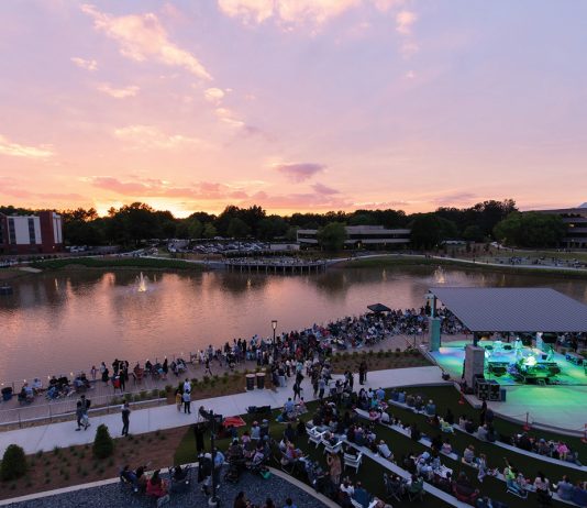 6 Atlanta Neighborhoods Where Community is Key: Johns Creek Boardwalk at Town Center